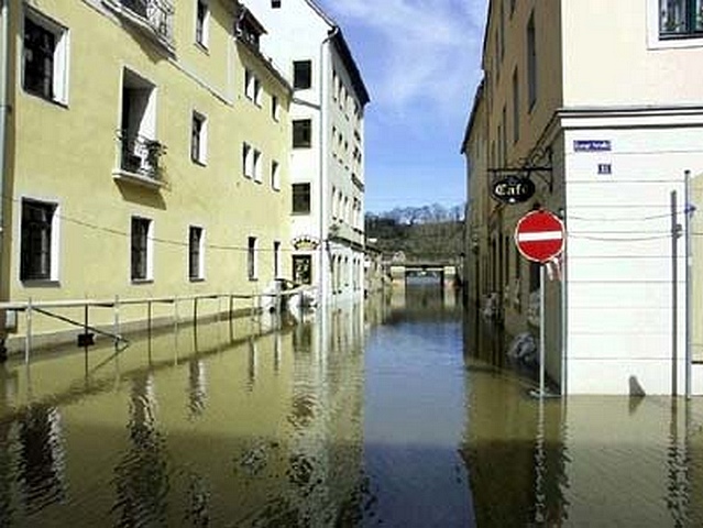 Laufstege Hochwasser 2006